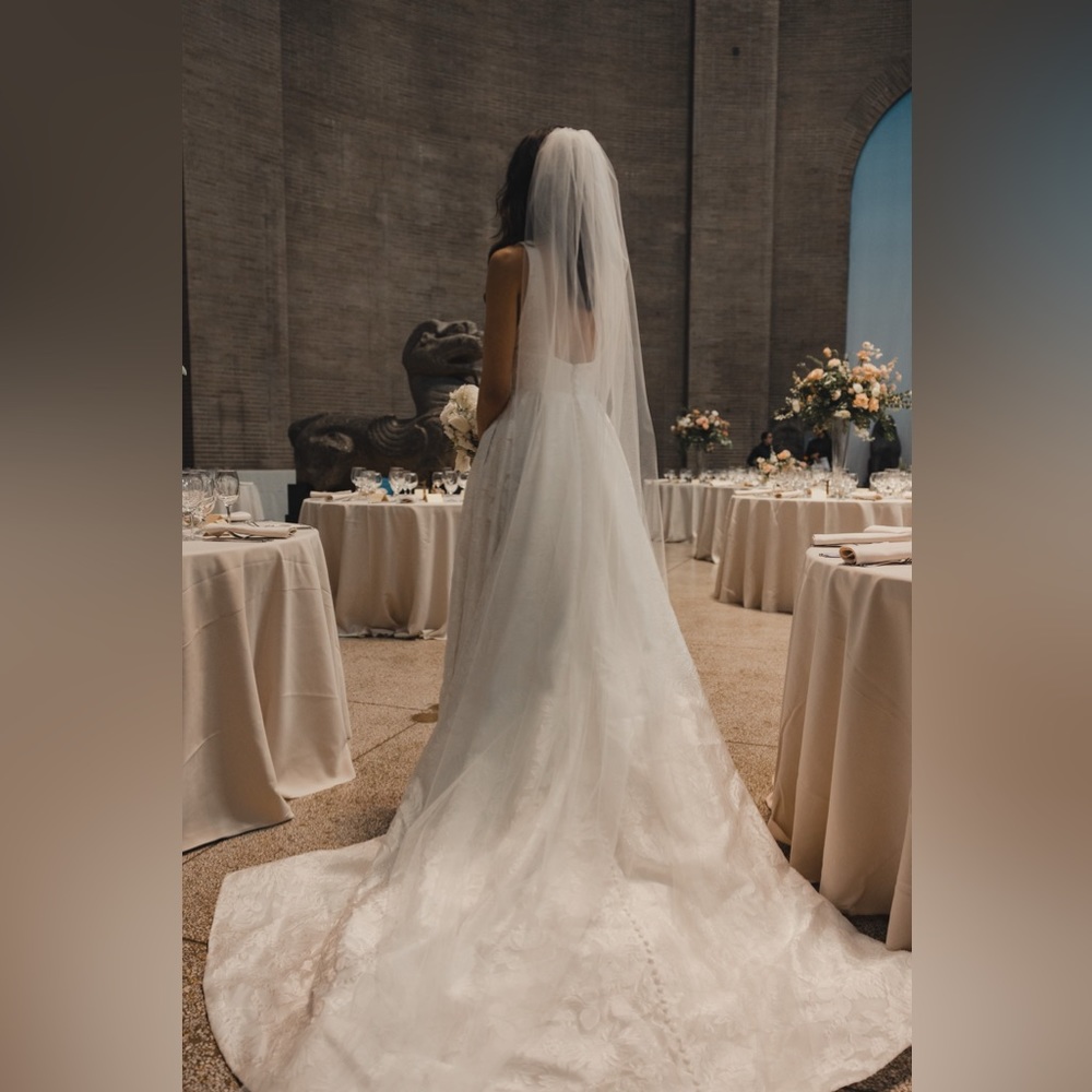 Monique Lhullier veil